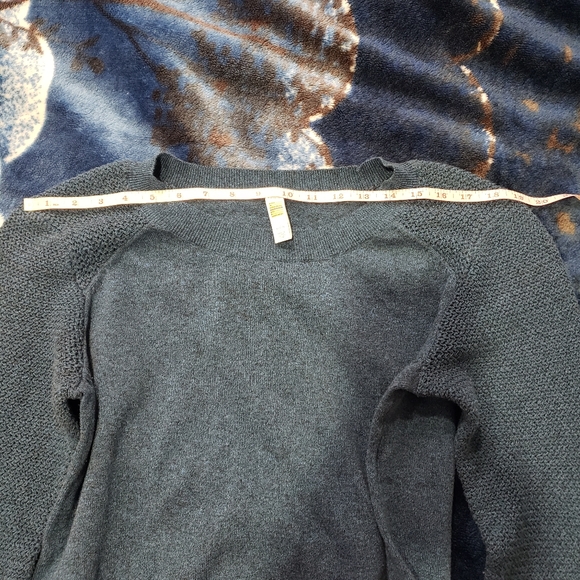 Lole Sweater - Picture 2 of 7